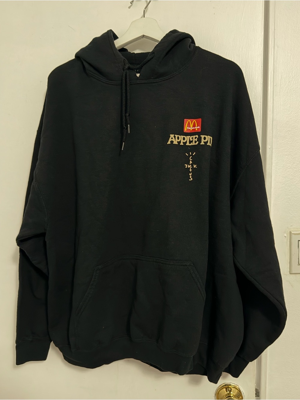 Black 'Apple Pie' Graphic Pullover Hoodie